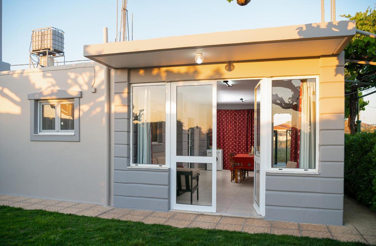 Petrakis Afrathias Garden House Villa Kalamaki  Exterior foto