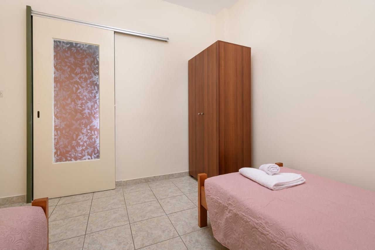 Petrakis Afrathias Garden House Villa Kalamaki  Exterior foto