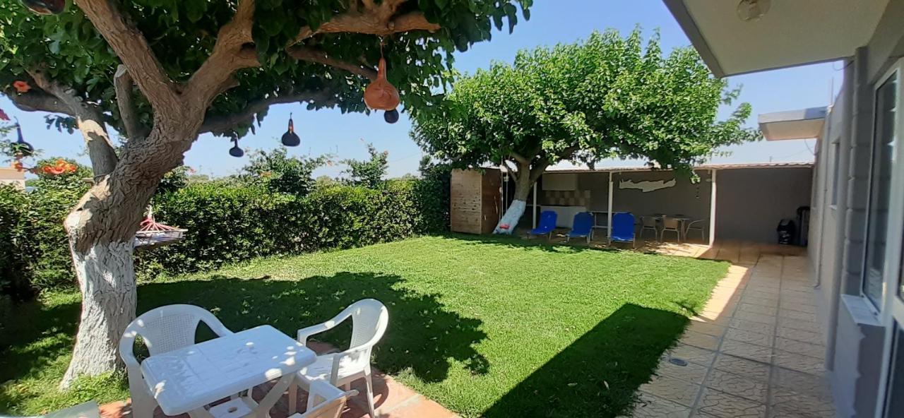 Petrakis Afrathias Garden House Villa Kalamaki  Exterior foto